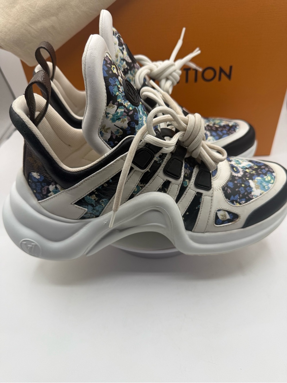 Louis Vuitton floral Archlight Sneakers EUC full inclusion 🔥 - Picture 6 of 10